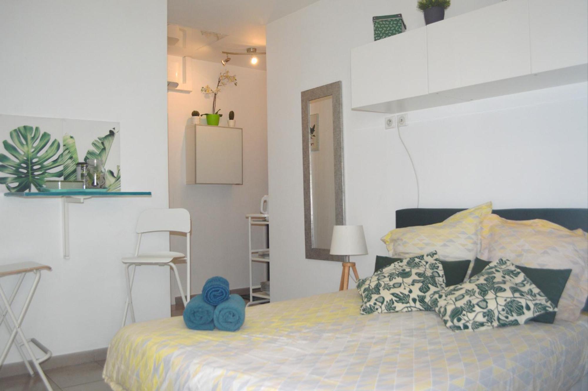 Charles De Gaulle - Vieux Port Apartment *
